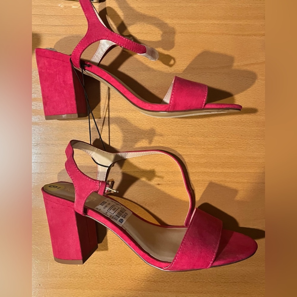 Nine West Magenta 3” Sandal. New. Size 9